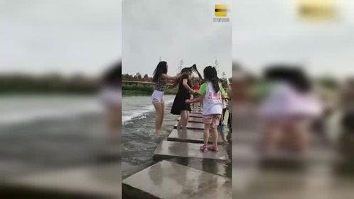 五一旅游女孩吃瓜视频大全,揭秘热门景点背后的趣味瞬间