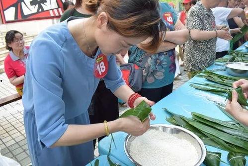 甘肃小孩吃瓜比赛视频,欢乐童趣，瓜果飘香